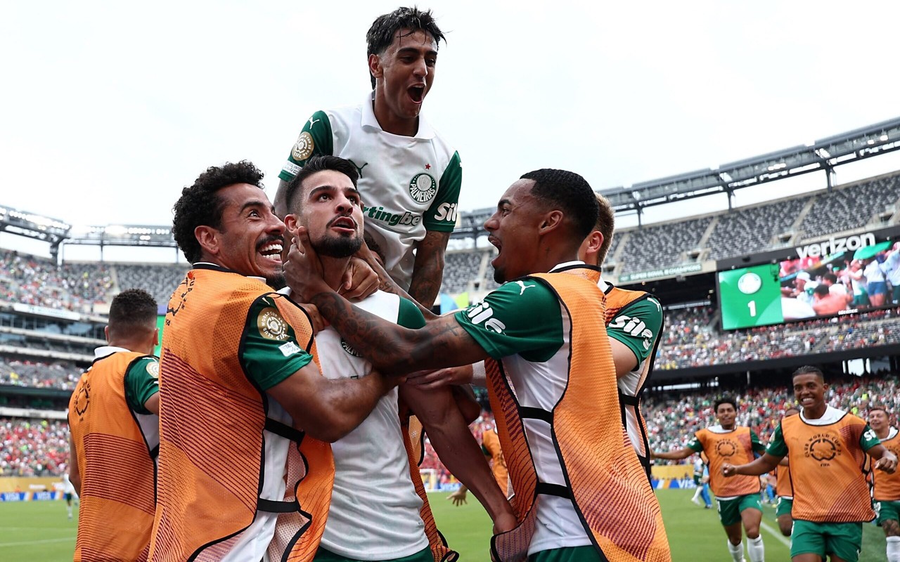 Flaco Lopez marcou o segundo gol do Palmeiras na vitória em cima do Al-Ahly. (Foto: FRANCK FIFE / AFP)