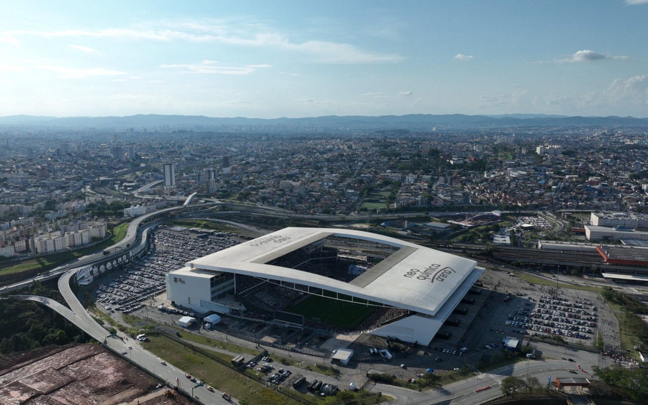 Vista panorâmica da Neo Química Arena, que teve sua capacidade ampliada para 48.905 lugares em 2025. (Foto: JP Drone)