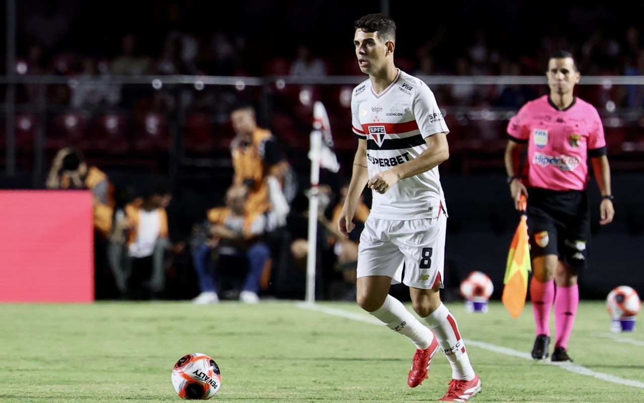 Oscar em atuação pelo São Paulo (Foto: Marcello Zambrana/AGIF)