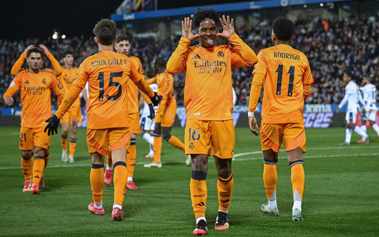 Endrick comemora gol pelo Real Madrid (Foto: Javier Soriano/AFP)