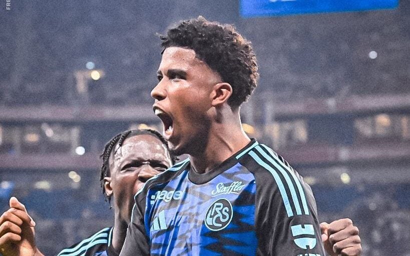 Andrey Santos comemora gol pelo Strasbourg, da França (Foto: Divulgação/Strasbourg)