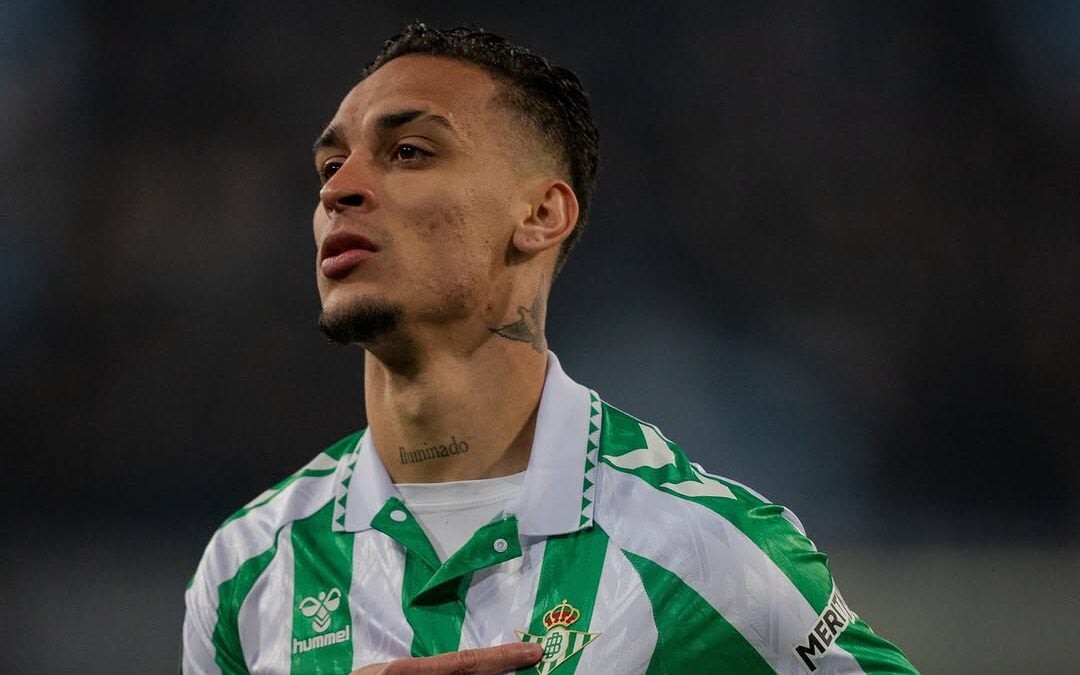 Antony vive grande fase com a camisa do Real Betis (Foto: Reprodução/X)
