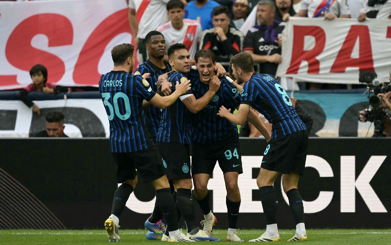 Jogadores da Inter de Milão comemoram gol de Esposito (Foto: Juan Mabromata / AFP)