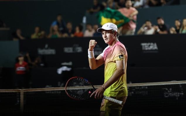 João Fonseca em ação no Rio Open 2025 (Foto: Divulgação/Fotojump)