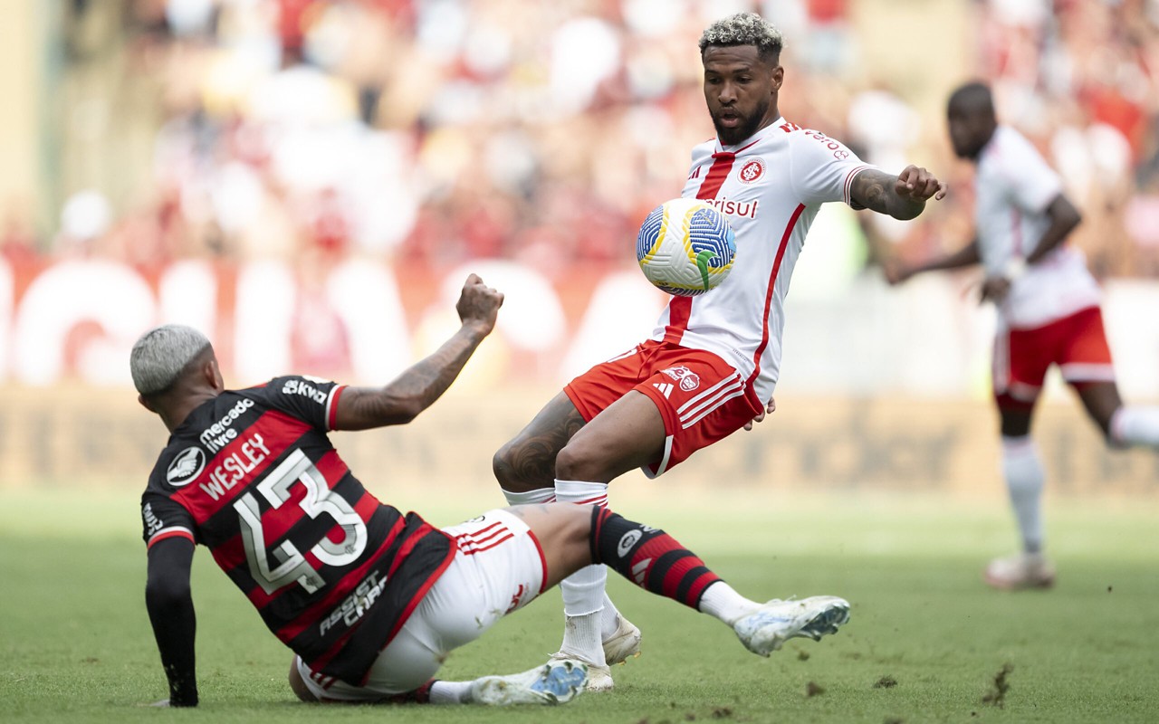 Inter tem dívida milionária com o Flamengo (Foto: Jorge Rodrigues/AGIF)