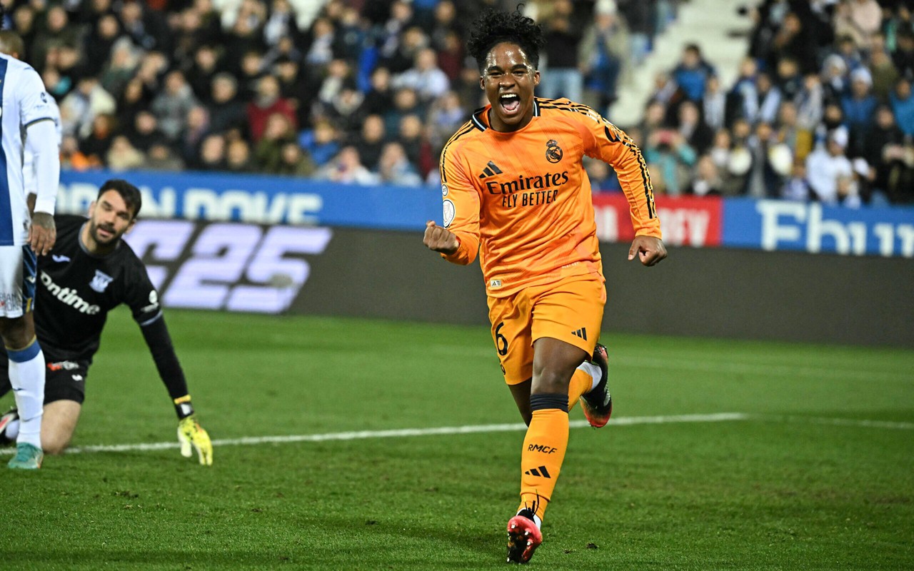 Endrick comemora gol pelo Real Madrid (Foto: Javier Soriano/AFP)