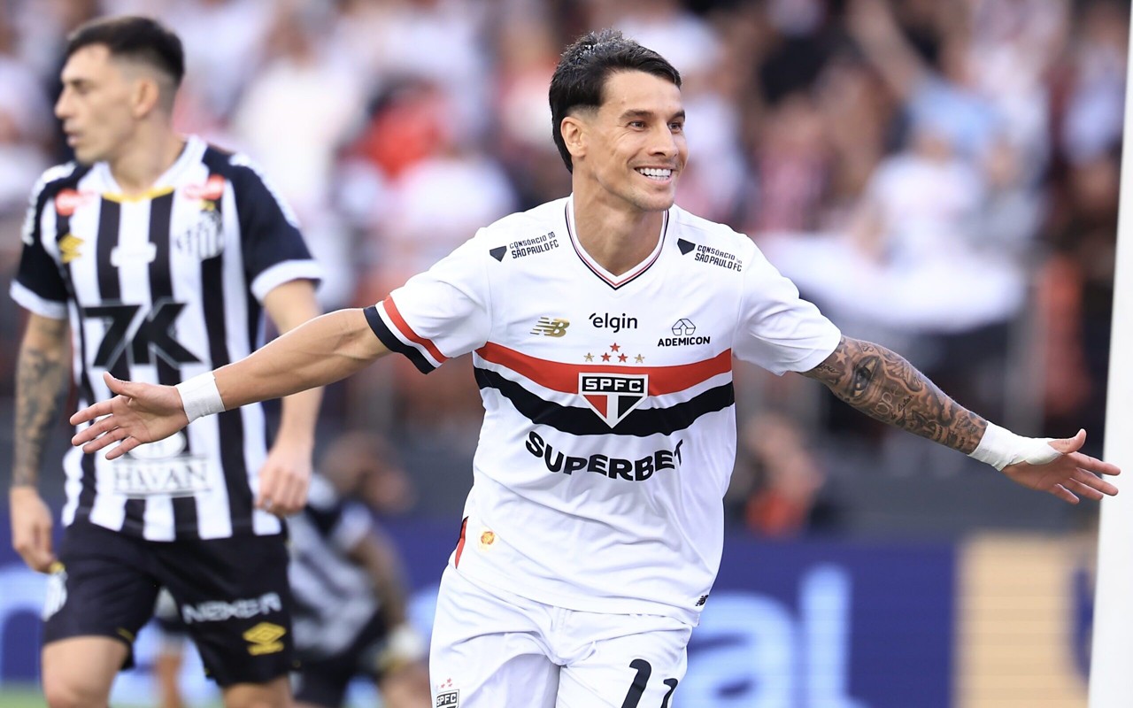 Ferreira comemora gol na vitória do São Paulo sobre o Santos (Foto: Marcello Zambrana/AGIF)
