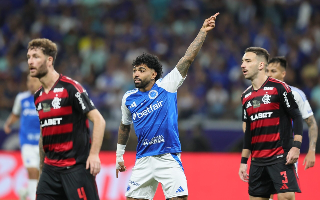 Gabigol em ação pelo Cruzeiro contra o Flamengo (Foto: Gilson Lobo/AGIF)