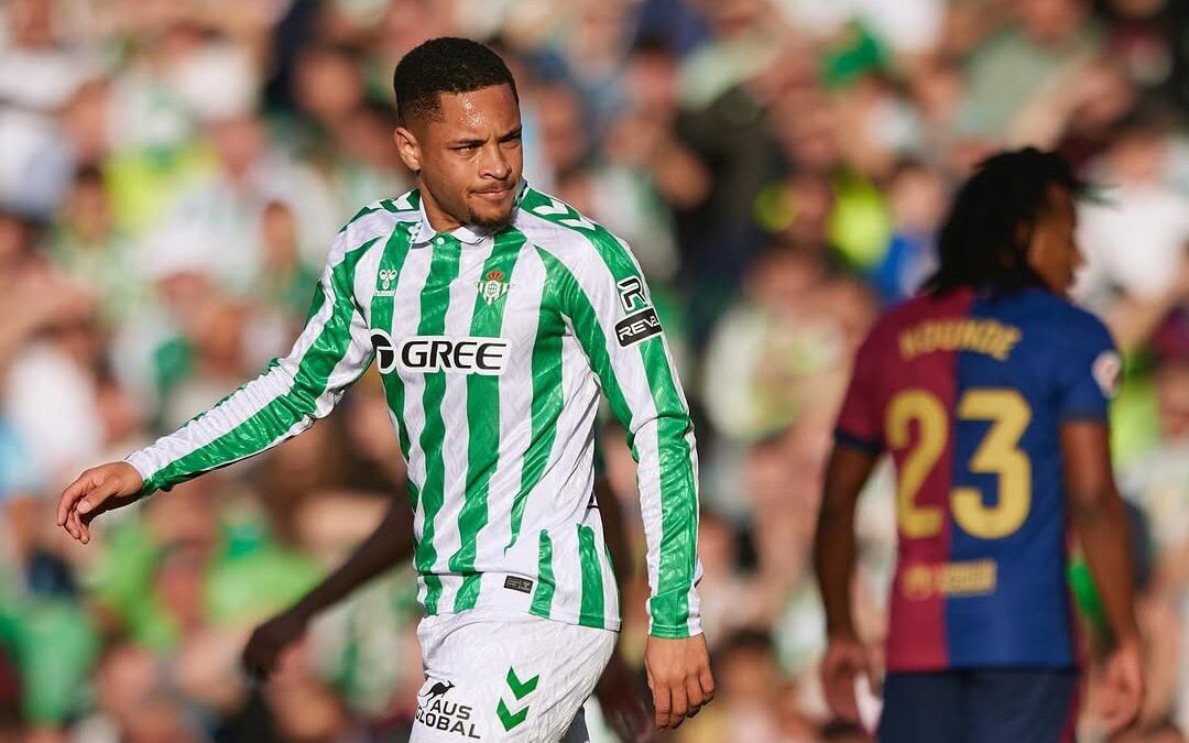 Vitor Roque estava emprestado pelo Barcelona ao Real Betis (Foto: Reprodução)