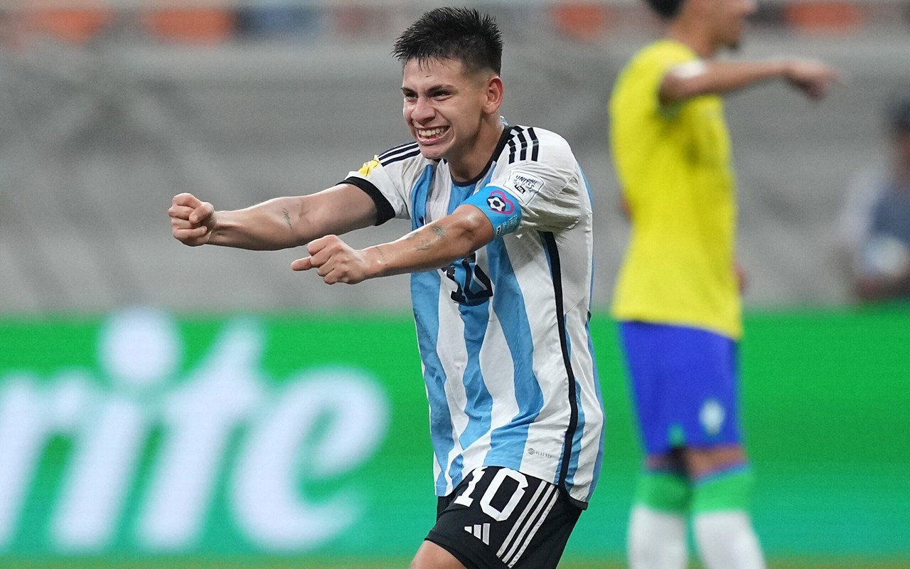 Claudio Echeverri, capitão da Seleção Argentina sub-20 (Foto: Divulgação/@Argentina)