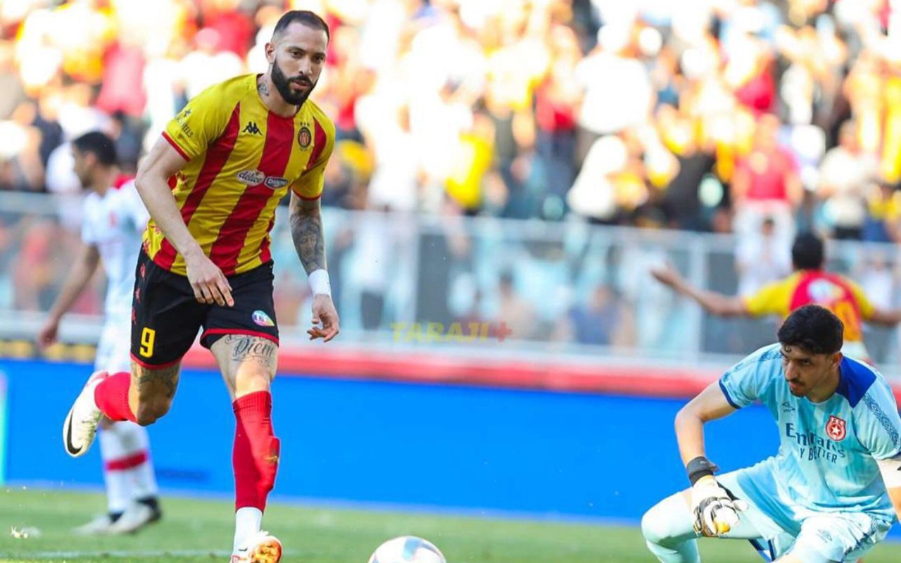 Rodrigo Rodrigues em campo pelo Espérance da Tunisia (Foto: Divulgação/Espérance)