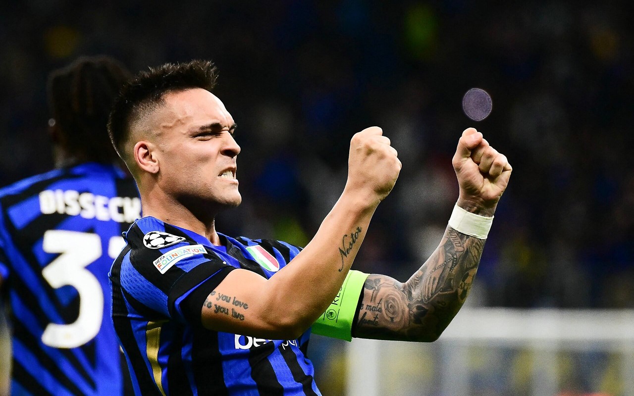 Lautaro comemora gol pela Inter de Milão contra o Barcelona (Foto: Marco BERTORELLO / AFP)