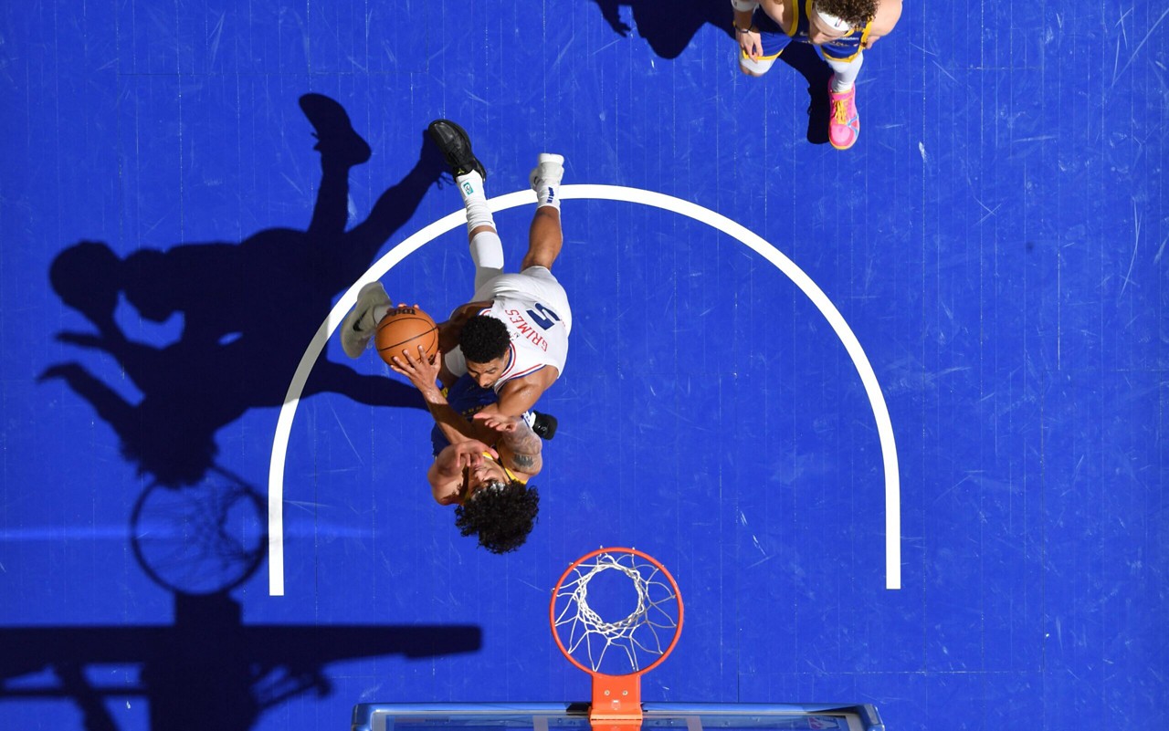 Quentin Grimes marcando ponto (Foto: Jesse D. Garrabrant/NBAE/via AFP)