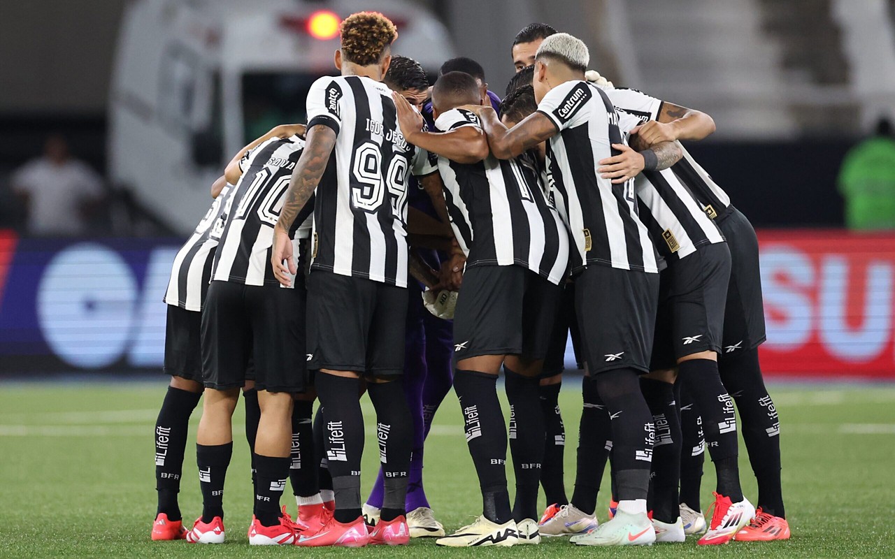 Jogadores do Botafogo antes do clássico contra o Fluminense pelo Campeonato Carioca no Nilton Santos (Foto: Vitor Silva/ Botafogo)