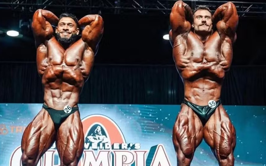 Ramon Dino e Cbum em ação no Mr. Olympia de 2023 (Foto: Reprodução/Instagram)
