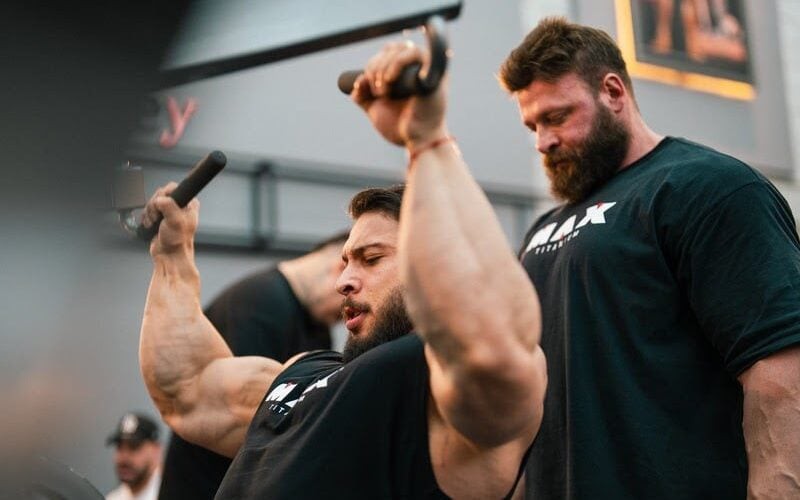 Ramon Dino e seu treinador Fabrício Pacholok (Foto: Divulgação)