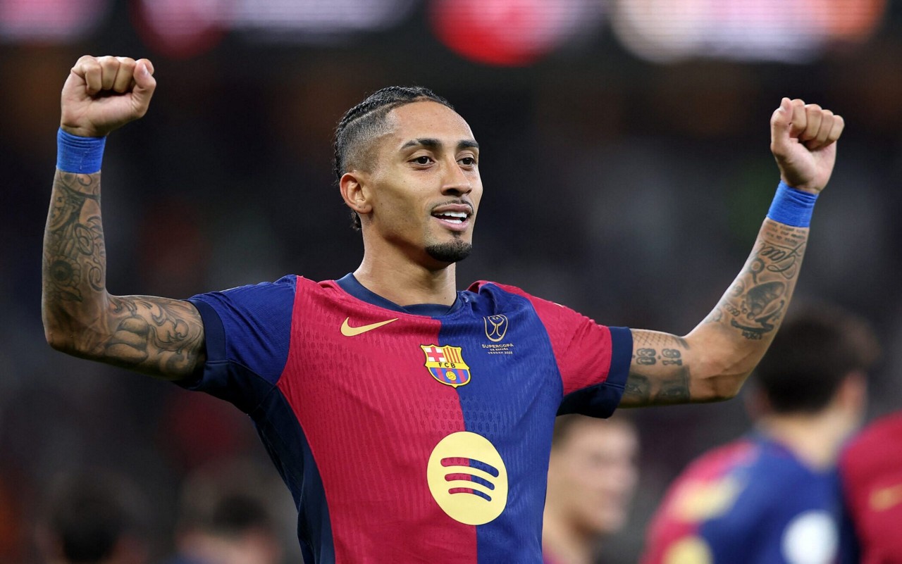 Raphinha, atacante do Barcelona, comemora gol contra o Real Madrid na Supercopa da Espanha (Foto: Haitham-Shukairi/AFP)