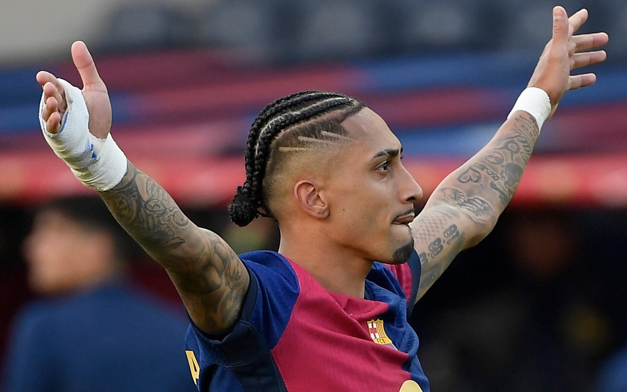 Raphinha comemora vitória do Barcelona sobre o Celta de Vigo, pela La Liga (Foto: Josep Lago/AFP)