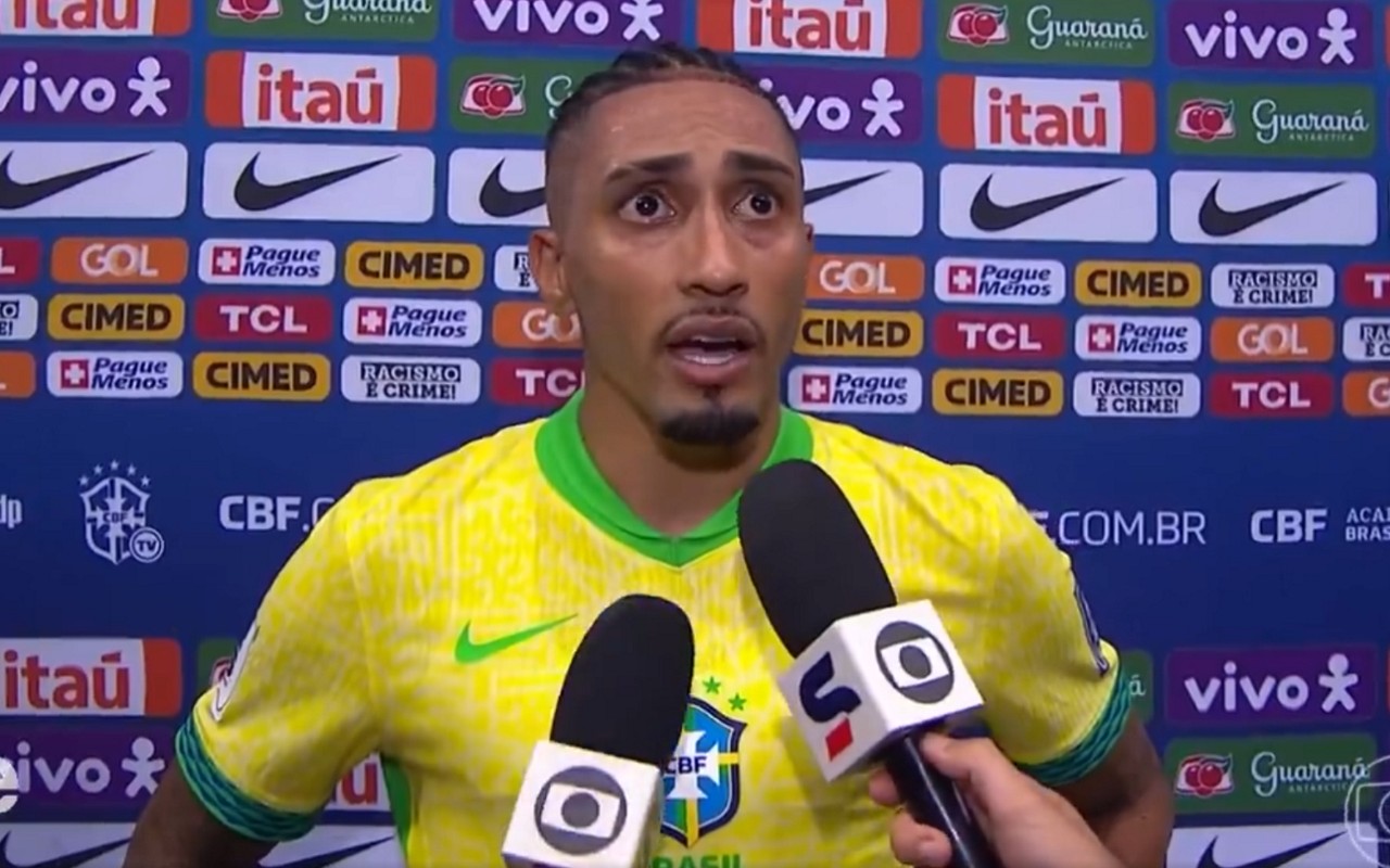 Raphinha ganhou holofotes antes de Brasil x Argentina depois de entrevista para o ex-jogador Romário (Foto: Reprodução)