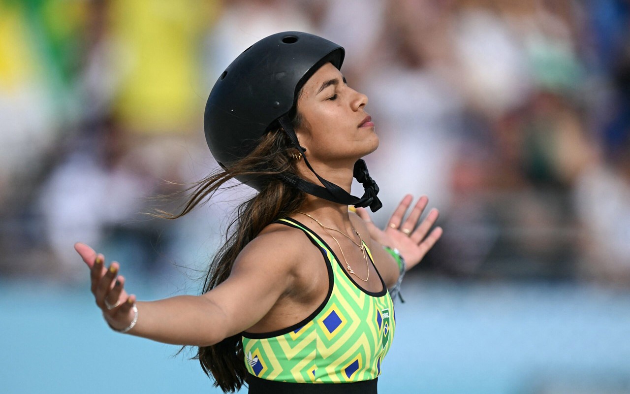 Rayssa Leal durante a disputa do skate street nas Olimpíadas de Paris (Foto: Kirill Kudryavtsev / AFP)