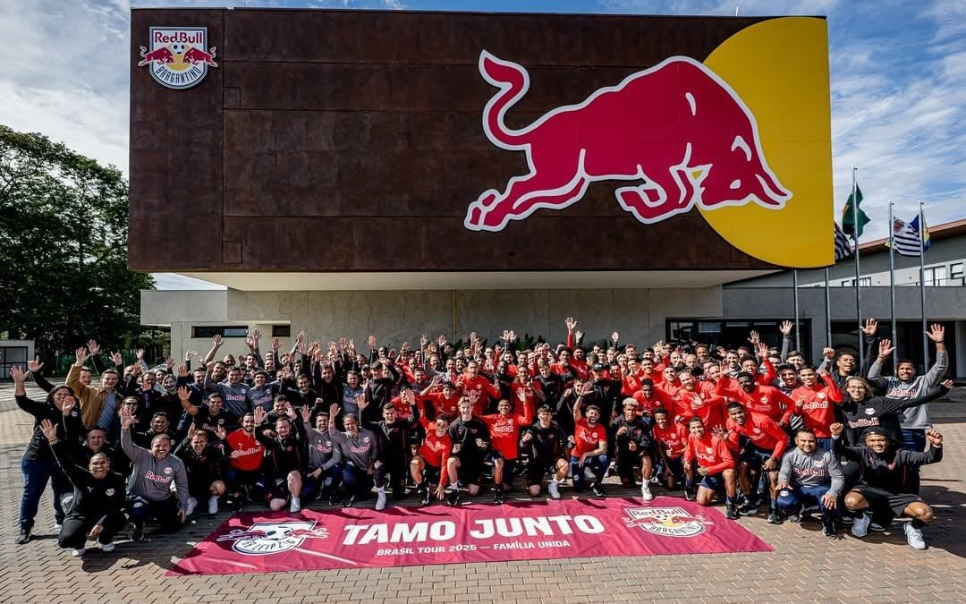 Elenco do RB Leipzig se despede da temproada no Brasil. Time ficou hospedado alguns dias em Atibaia, no CT do Bragantino. (Foto: Divulgação: RB Bragantino)
