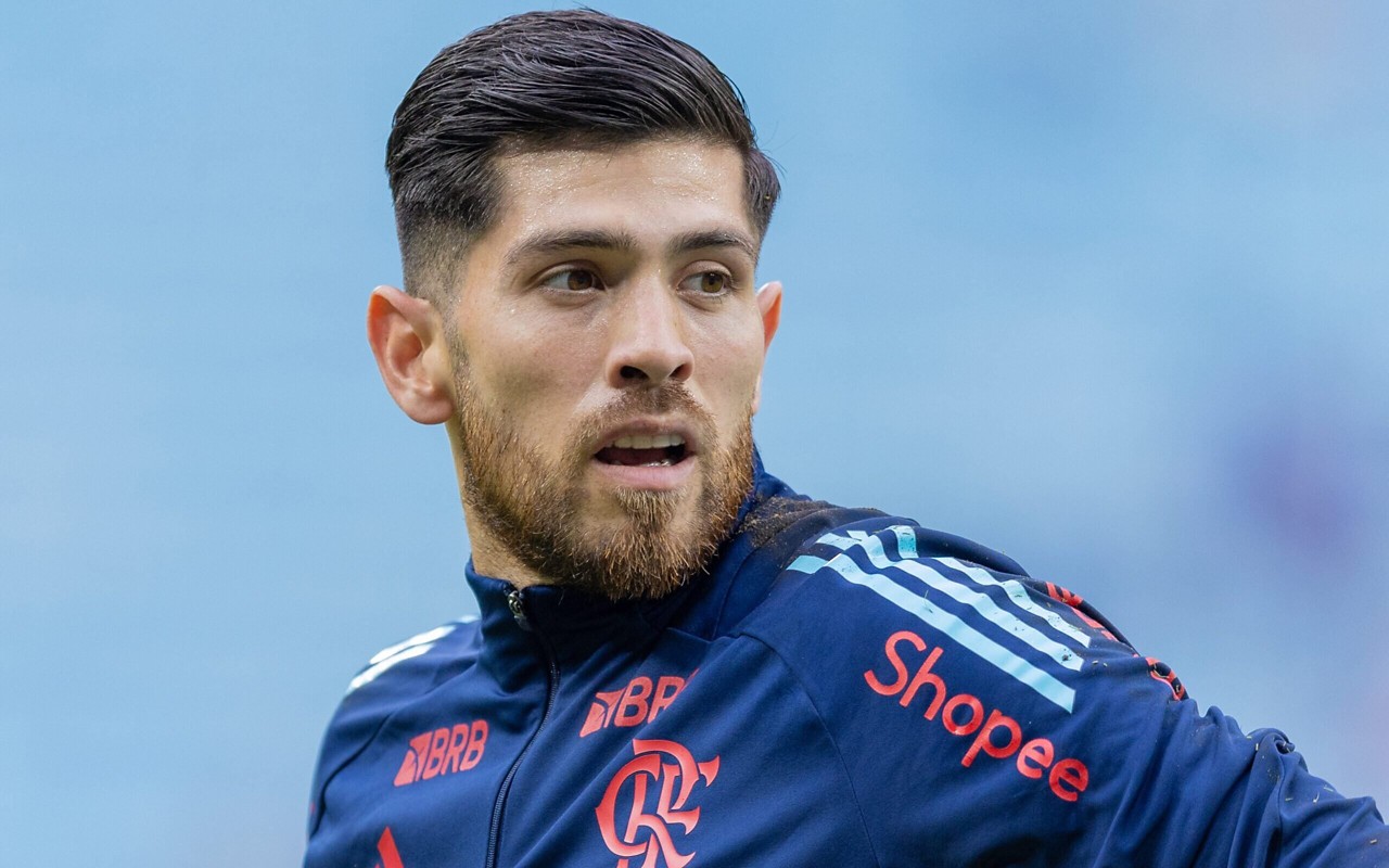 Rossi, goleiro do Flamengo, teve seu carro baleado (Foto: Liamara Polli/AGIF)