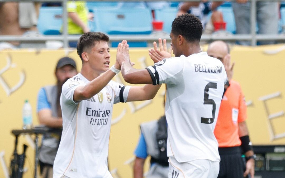 Jude Bellingham e Arda Güler comemoram gol do Real Madrid diante do Pachuca (Foto: Reprodução)