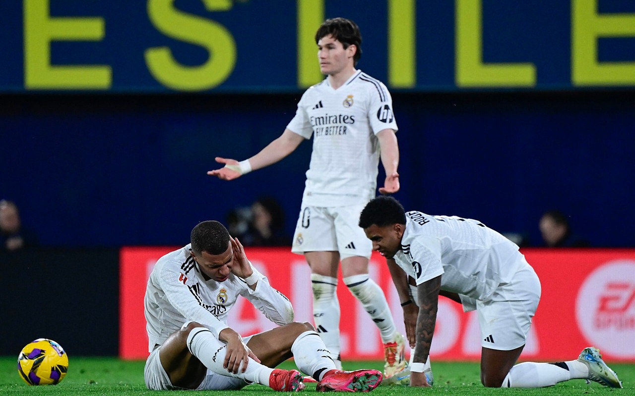 Mbappé e Rodrygo pelo Real Madrid (Foto: JOSE JORDAN / AFP)