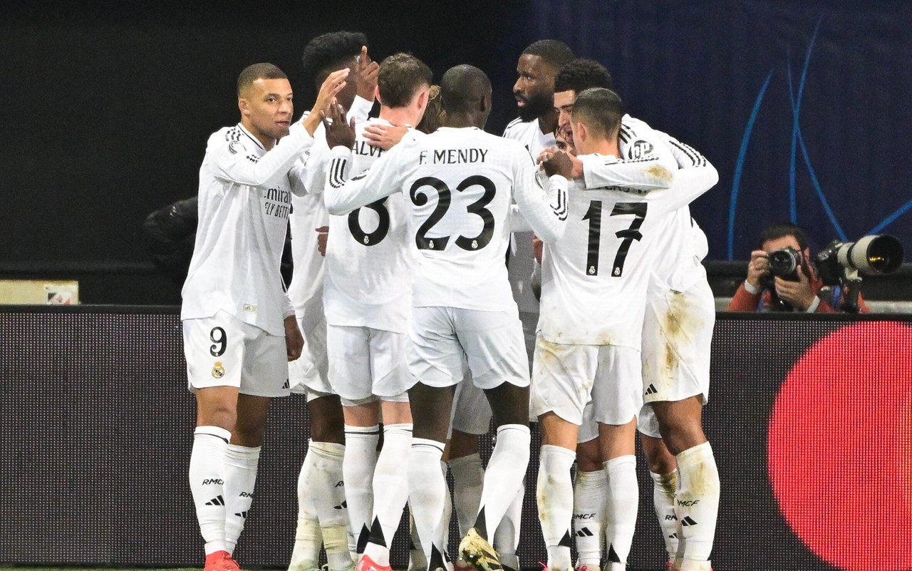 Time do Real Madrid comemora gol de Rodrygo pela Champions League (Foto: Damien Meyer/AFP)