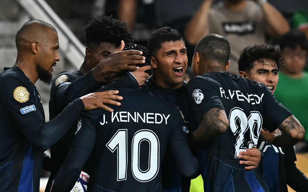 John Kennedy e Kenedy atuando pelo Pachuca no Mundial de Clubes
