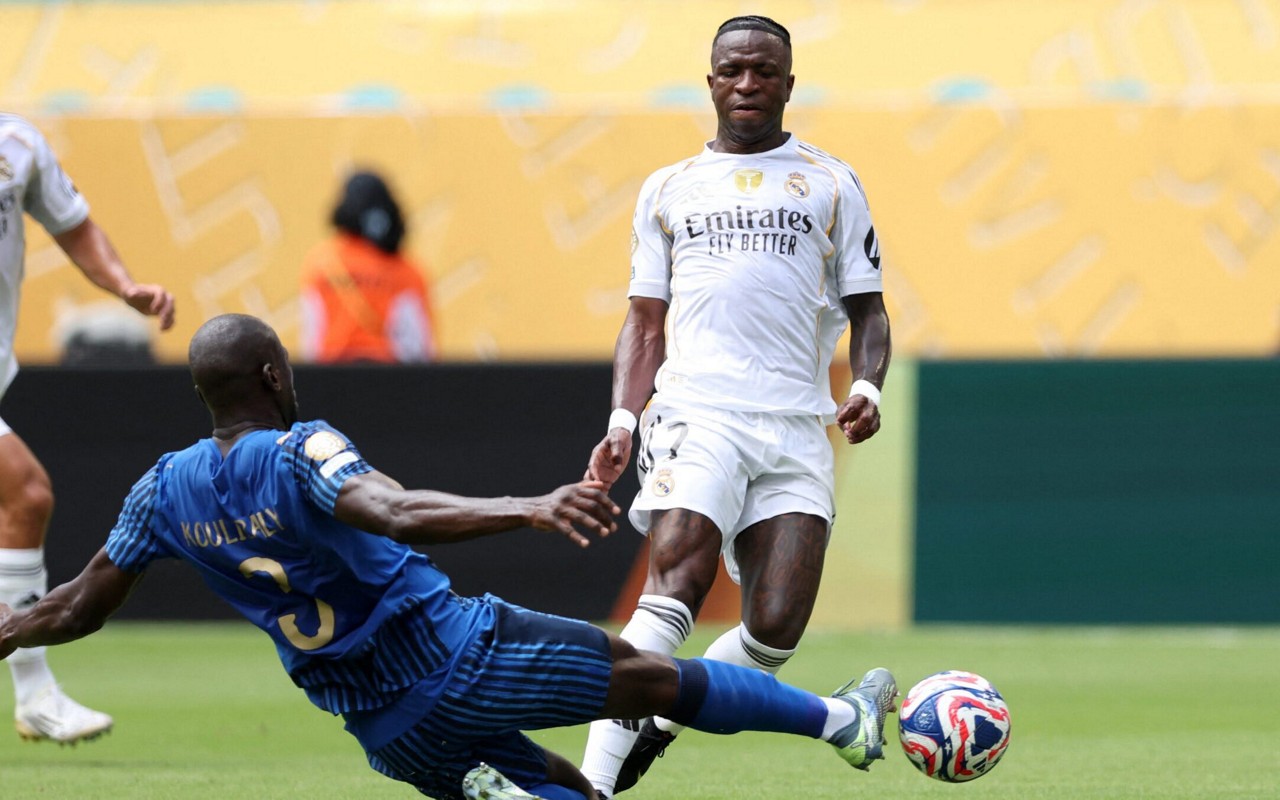 Vini Jr disputa jogada em Real Madrid x Al-Hilal (Foto: Megan Briggs / GETTY IMAGES NORTH AMERICA / Getty Images via AFP)