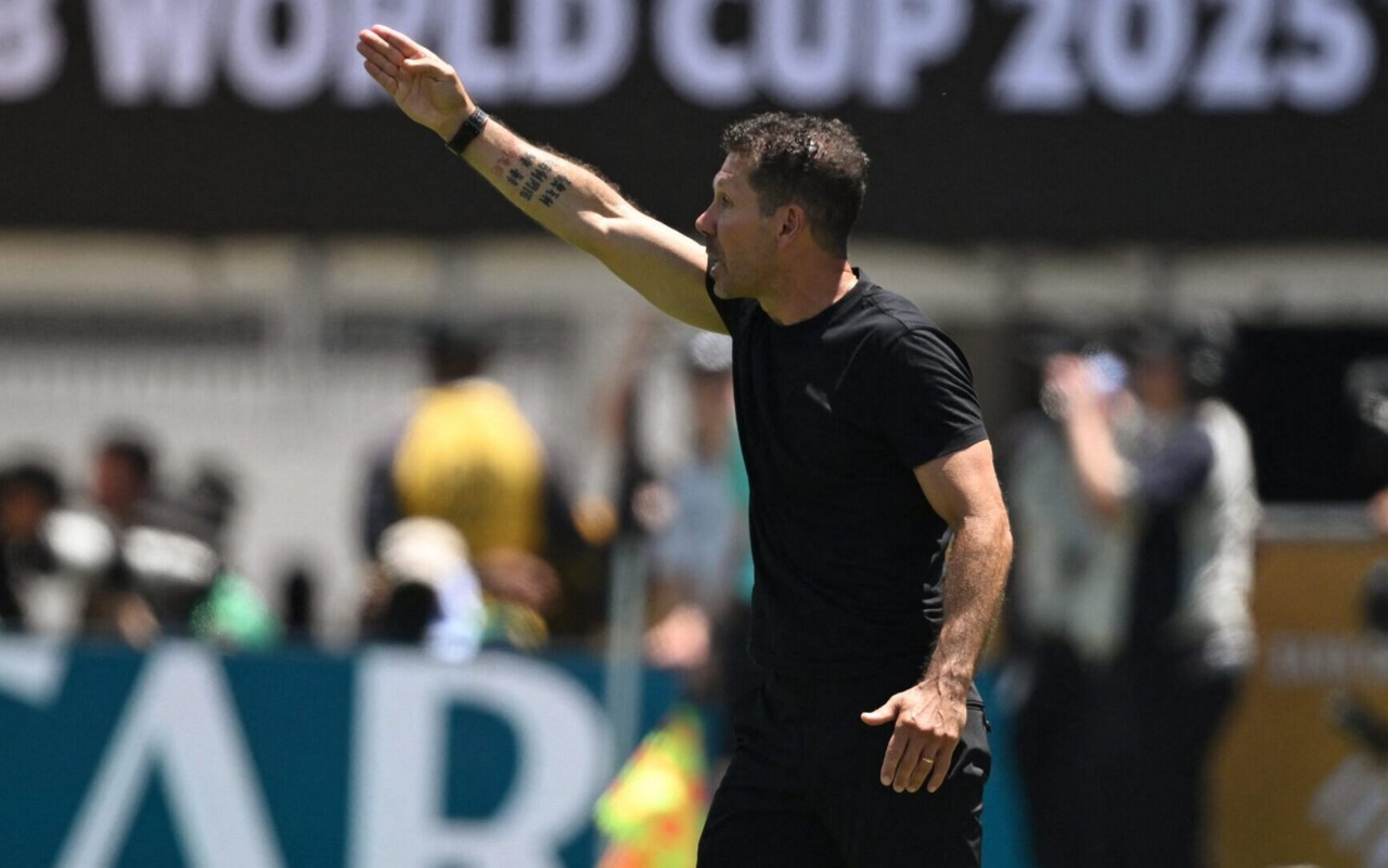Diego Simeone sabe que goleada para o PSG pode ter sido decisiva para Atlético de Madrid (Foto: Patrick T. Fallon/APF)