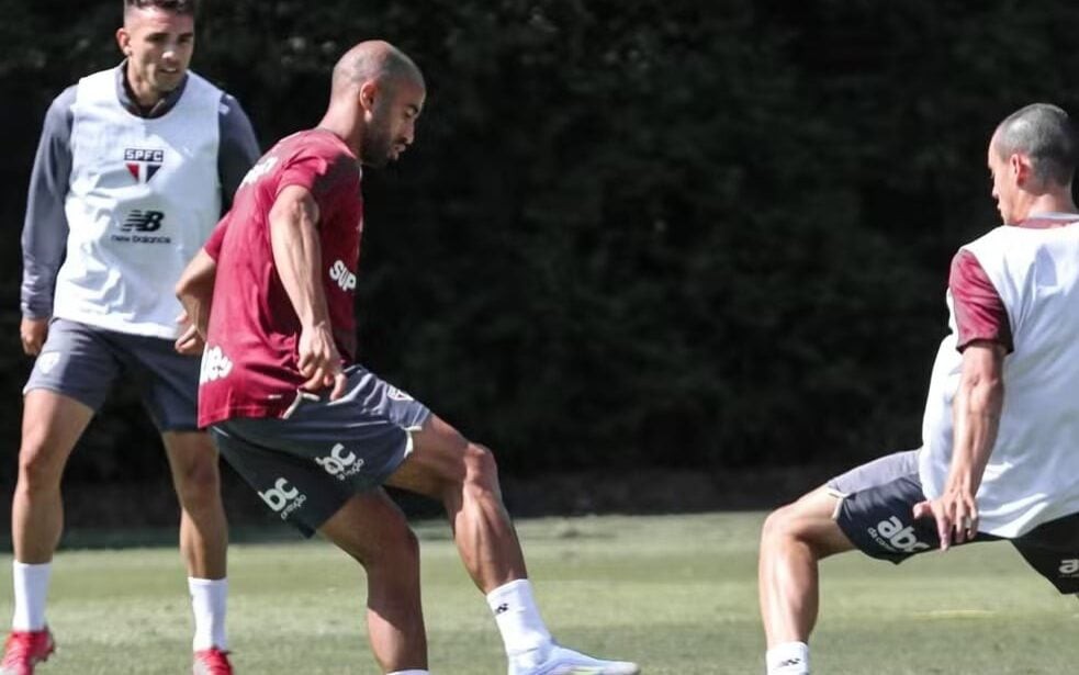 Lucas Moura participa de treino do São Paulo (Foto: Erico Leonan/São Paulo FC)