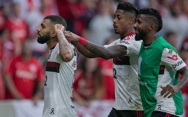 Jogadores do Flamengo comemoram gol no Beira-Rio (Foto: Liamara Polli/AMPress/Lancepress!)