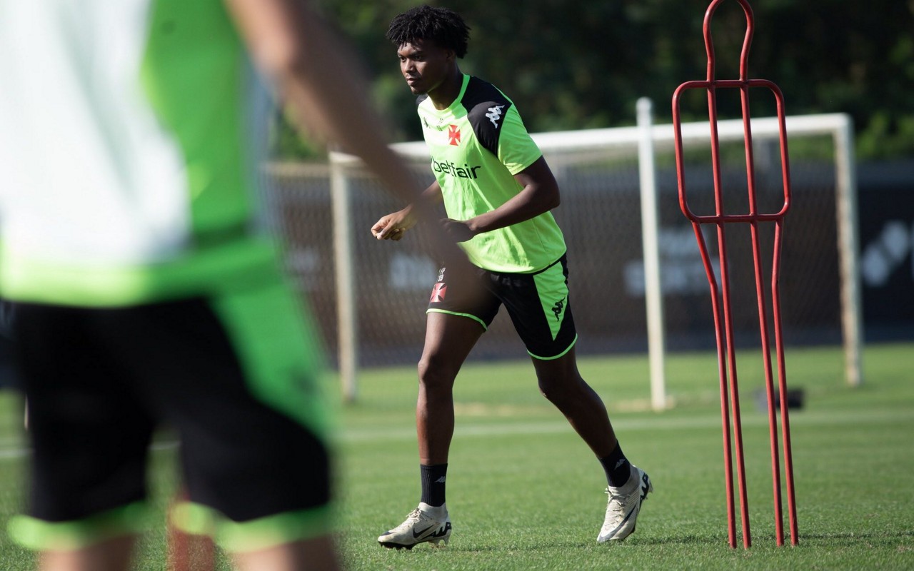 GB tem sido acompanhado de perto por Fernando Diniz (Foto: Matheus Lima/Vasco)