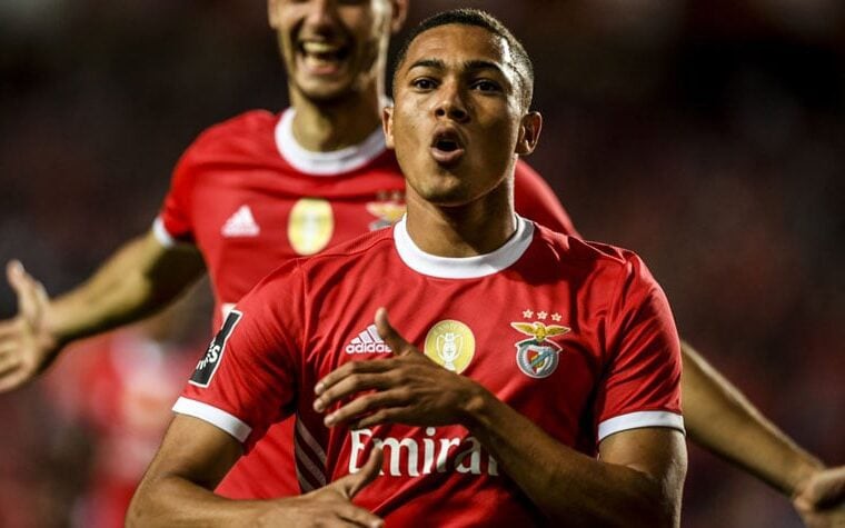 Carlos Vinícius teve boa passagem pelo Benfica, de Portugal.
