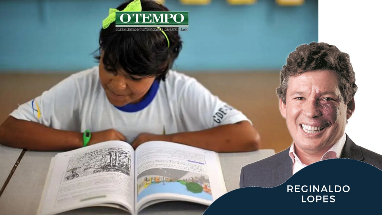 Criança lê livro em escola brasileira