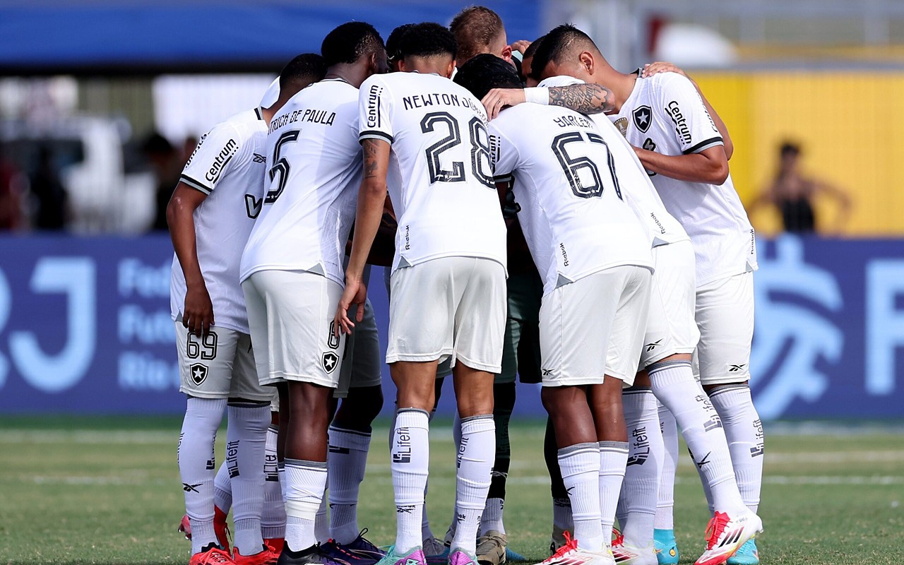 Jogadores do Botafogo antes de partida contra o Madureira pelo Campeonato Carioca (Foto: Vitor Silva/Botafogo)