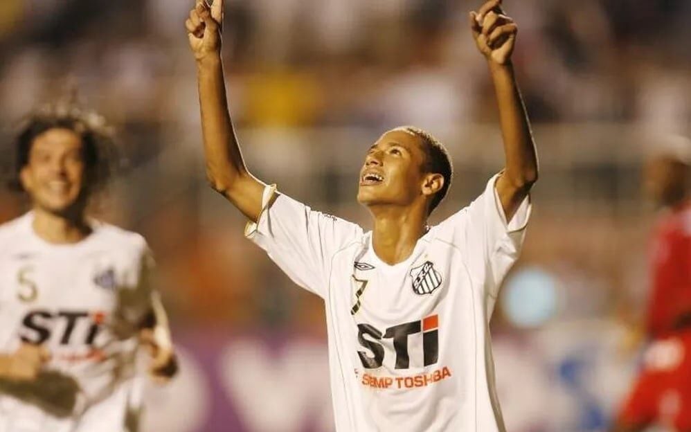 Neymar estreou no Santos com 17 anos (Foto: Ivan Storti/ Lancepress)