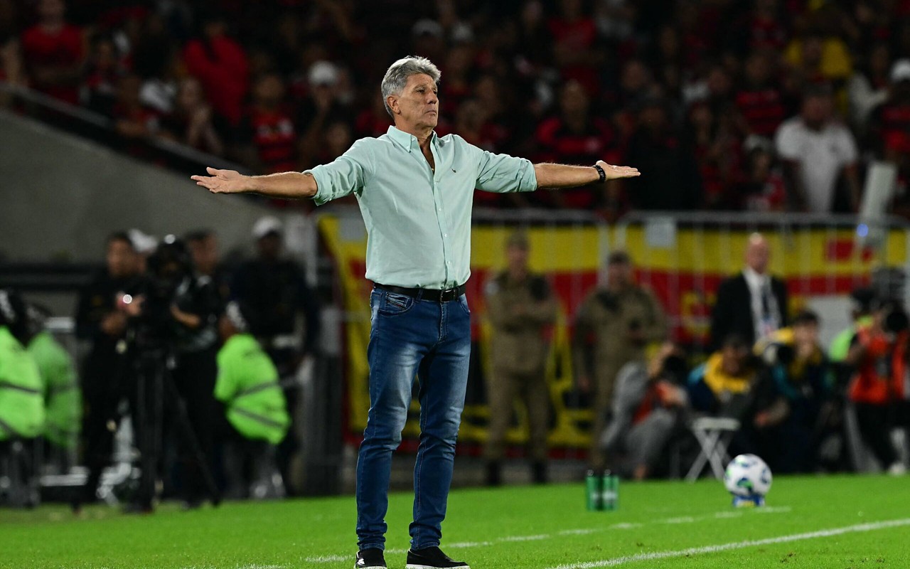Renato cita sequência de jogos, mas admite falhas na equipe (Foto: Pablo Porciuncula/AFP)