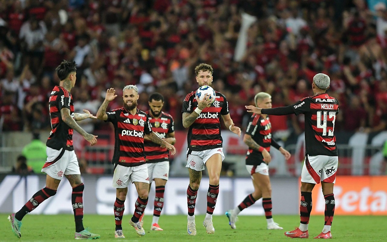 Flamengo empatou com o Internacional em 1 a 1 na primeira rodada do Brasileirão (Foto: Thiago Ribeiro/AGIF)