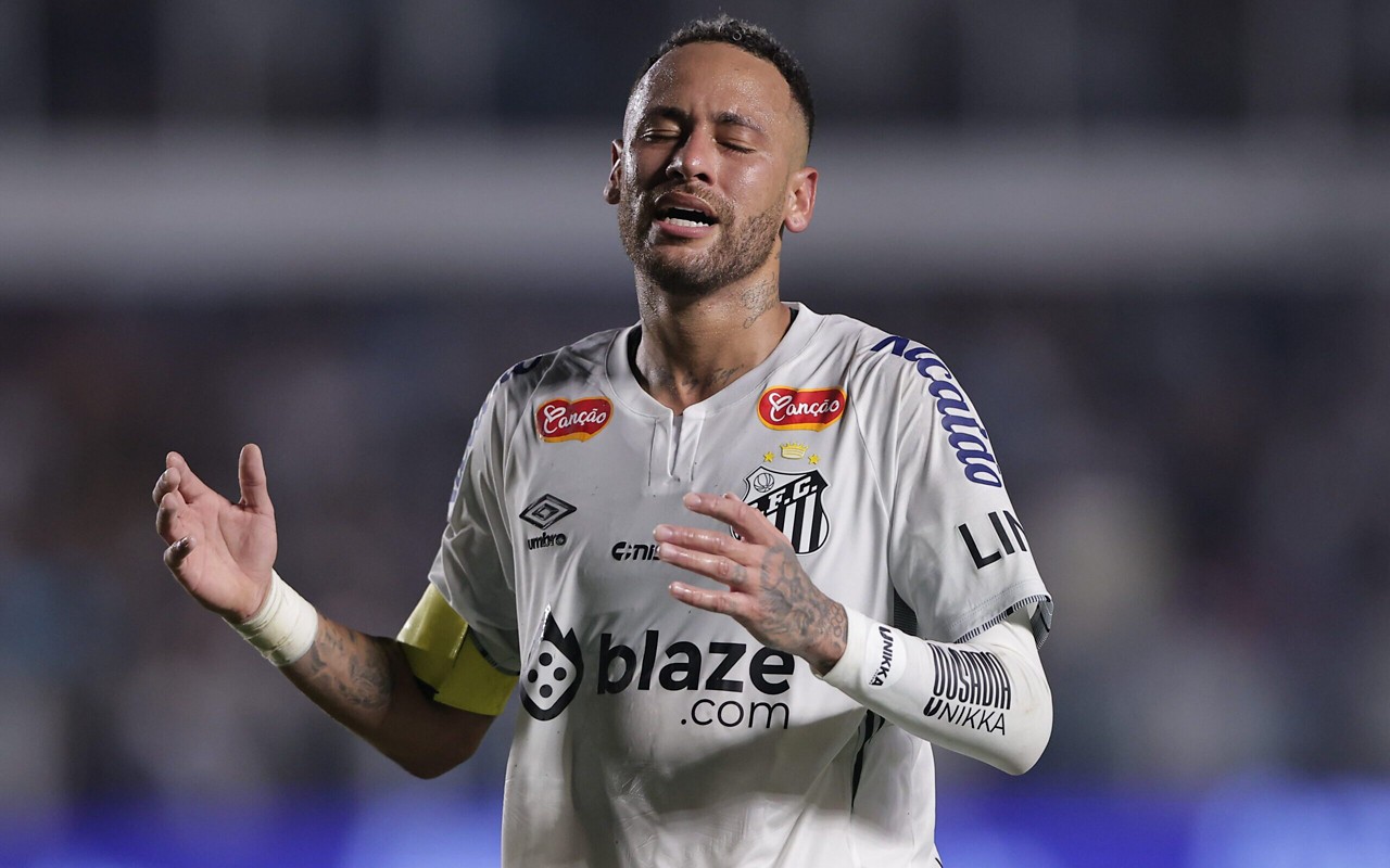 Neymar em ação pelo Santos; craque ficou fora da semifinal do Paulistão