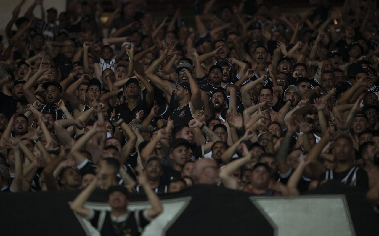 Torcida do Corinthians deve lotar a Neo Química Arena (Foto: Jorge Rodrigues/AGIF)