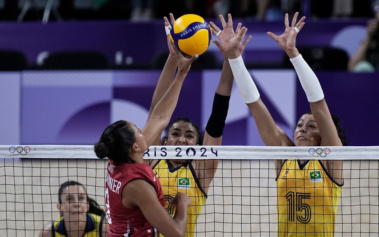 Brasil contra os EUA na semifinal olímpica (Foto: Alexandre Loureiro / COB)