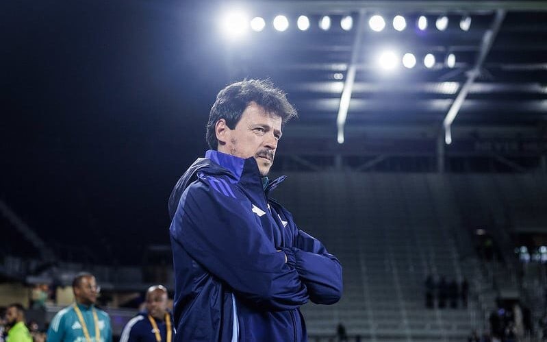 Fernado Diniz tem recebido críticas da torcida por causa do desempenho do Cruzeiro