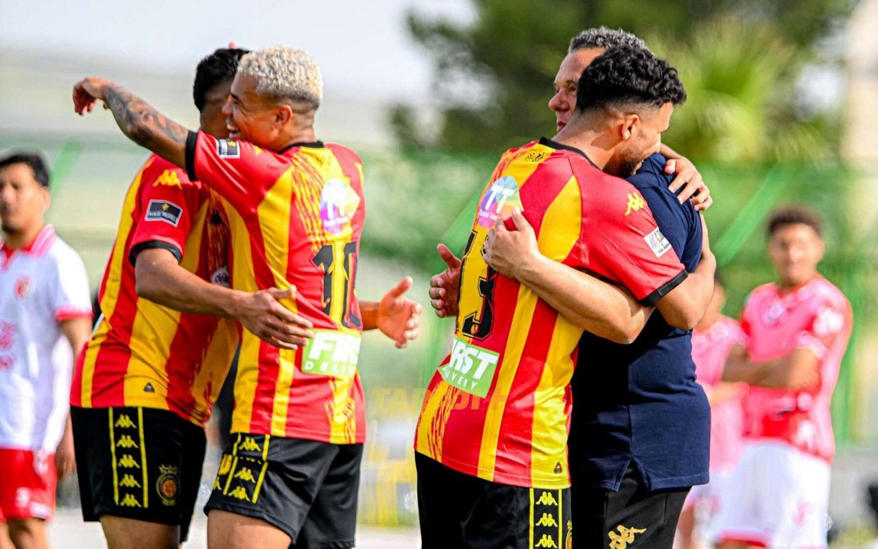 Jogadores do Espérance comemoram vitória (Foto: Reprodução / X)