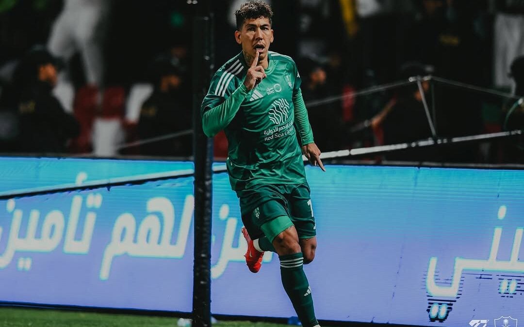 Roberto Firmino comemora gol pelo Al-Ahli (Foto: Divulgação / Al-Ahli)