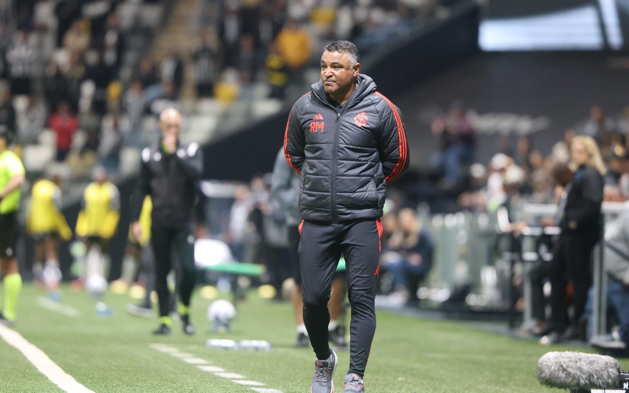Roger Machado vê a campanha como indigna (Foto: Ricardo Duarte/SC Internacional)