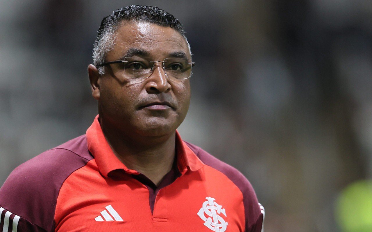 Roger Machado foi expulso de campo no Gre-Nal sem receber cartão (Foto: Gilson Lobo/AGIF)