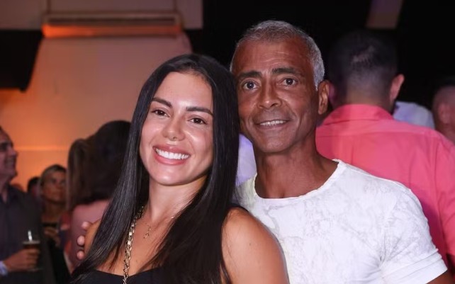 Romário e Alycia Gomes, de 21 anos, atual namorada do ex-jogador (Foto: Reprodução)